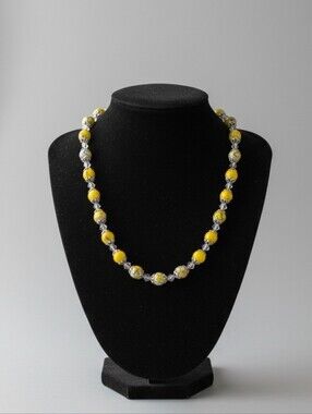 NWT Classic Yellow and White Beaded Necklace